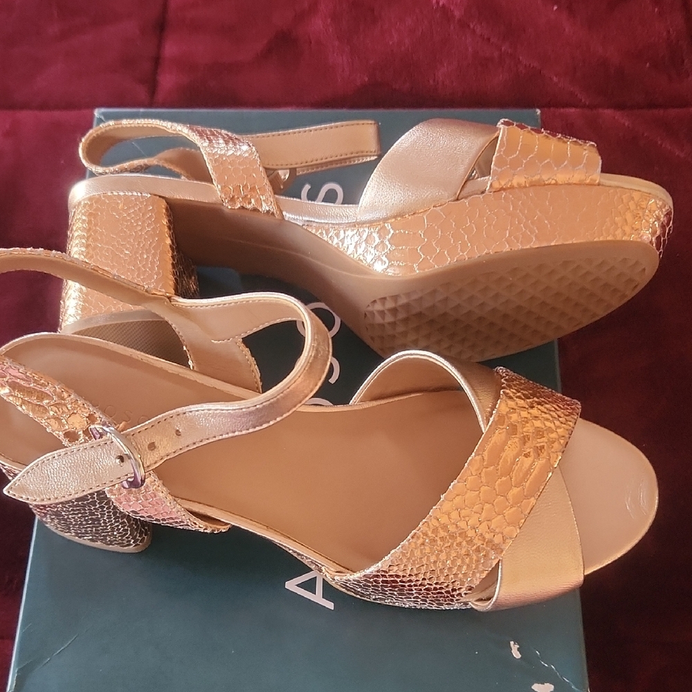 Aerosoles Rose Gold Women's Sandals
